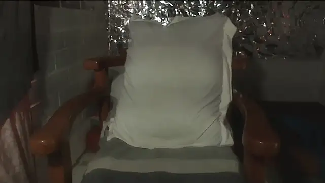 rose-crystal online show from October 11, 2025, 9:57 pm