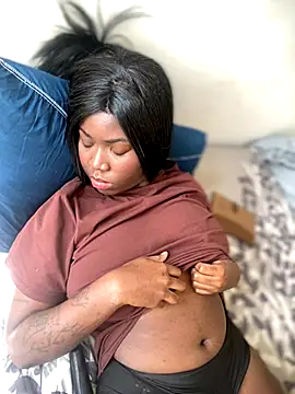 Alexia 24 online show from November 18, 2025, 4:11 pm