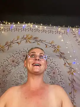 Snapshot of BossMomma0387 chatting on May 13, 2026, 3:15 am BossMomma0387 online show from May 13, 2026, 3:15 am