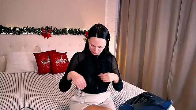 Snapshot of MonikaBelachi chatting on January 6, 2026, 5:55 am MonikaBelachi online show from January 6, 2026, 5:55 am