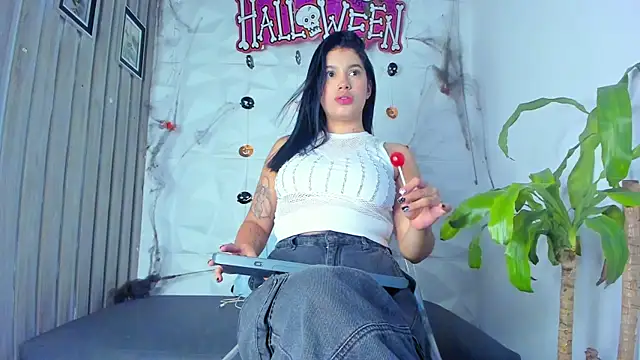 Snapshot of zarahcoxx chatting on October 18, 2025, 3:53 am zarahcoxx online show from October 18, 2025, 3:53 am
