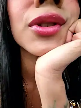 Juliana Xander online show from November 12, 2025, 2:17 pm