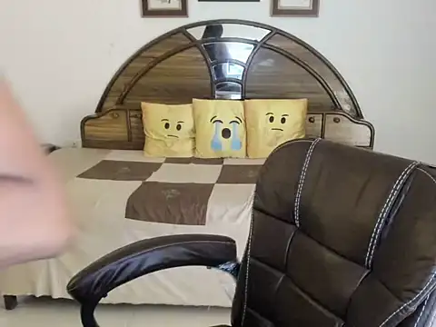 Snapshot of LovelyYoYo chatting on October 8, 2025, 2:09 am LovelyYoYo online show from October 8, 2025, 2:09 am