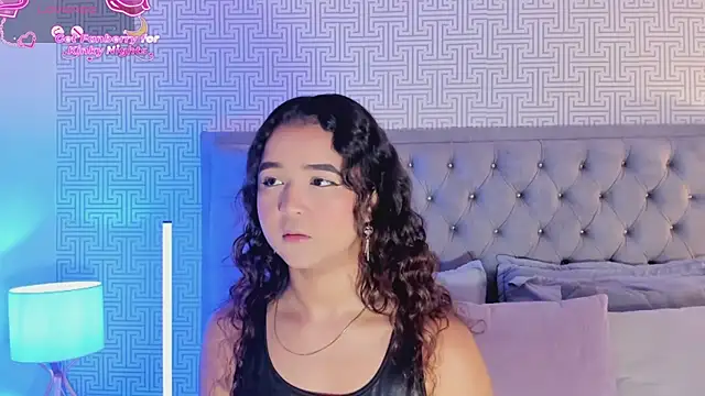 Evaa Lunna  online show from December 20, 2025, 8:27 pm