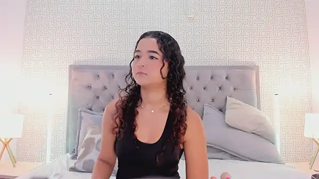 Evaa Lunna  online show from March 6, 2026, 8:16 pm