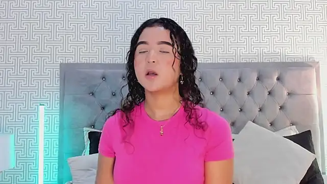 Snapshot of Evaa_Lunna_ chatting on May 7, 2026, 8:47 pm Evaa Lunna online show from May 7, 2026, 8:47 pm