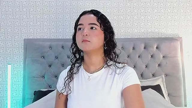 Snapshot of Evaa_Lunna_ chatting on May 9, 2026, 8:03 pm Evaa Lunna online show from May 9, 2026, 8:03 pm