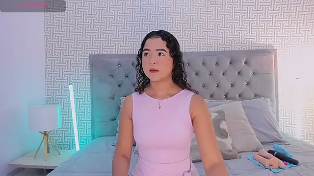 Snapshot of Evaa_Lunna_ chatting on May 20, 2026, 8:26 pm Evaa Lunna online show from May 20, 2026, 8:26 pm