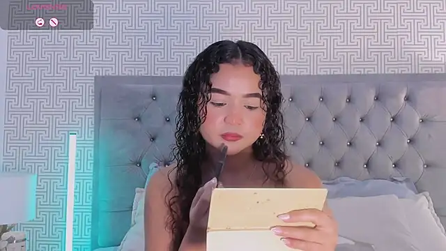 Snapshot of Evaa_Lunna_ chatting on May 22, 2026, 8:36 pm Evaa Lunna online show from May 22, 2026, 8:36 pm