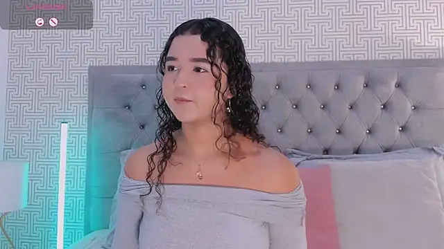 Snapshot of Evaa_Lunna_ chatting on June 2, 2026, 8:33 pm Evaa Lunna online show from June 2, 2026, 8:33 pm