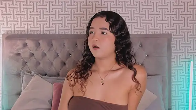Snapshot of Evaa_Lunna_ chatting on June 16, 2026, 8:33 pm Evaa Lunna online show from June 16, 2026, 8:33 pm