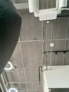 Ninazhang online show from April 6, 2026, 2:31 am