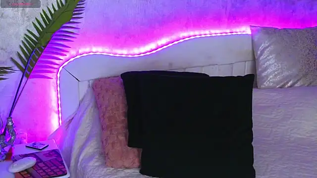 Aelorya online show from November 29, 2025, 6:22 pm