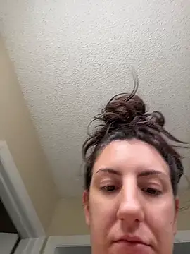 sweetsirenn online show from April 9, 2026, 2:11 pm