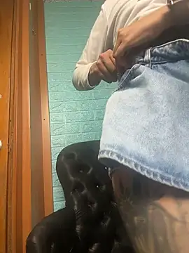 Snapshot of SALOME_KORLAND chatting on December 15, 2025, 7:51 pm SALOME KORLAND online show from December 15, 2025, 7:51 pm