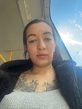 Snapshot of SALOME_KORLAND chatting on December 17, 2025, 6:58 pm SALOME KORLAND online show from December 17, 2025, 6:58 pm