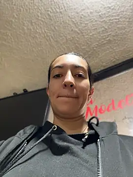 Snapshot of SALOME_KORLAND chatting on May 25, 2026, 1:50 pm SALOME KORLAND online show from May 25, 2026, 1:50 pm