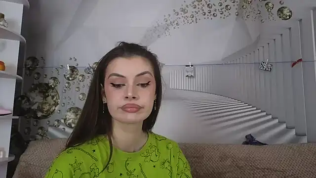 Snapshot of EvoletteLouLou chatting on November 3, 2025, 3:24 pm EvoletteLouLou online show from November 3, 2025, 3:24 pm