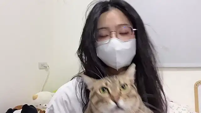 LHeart online show from September 23, 2025, 4:32 pm