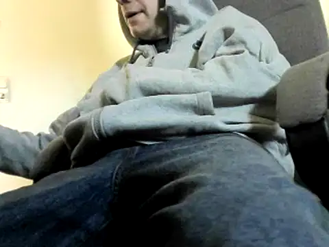 skateboy78 online show from February 4, 2025, 11:49 am