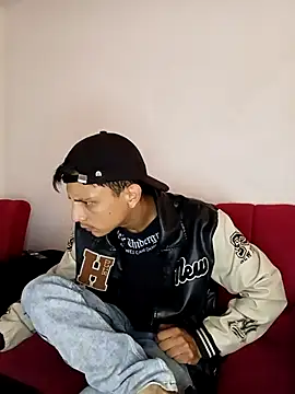 andrewcoopper1 online show from April 16, 2026, 3:02 pm