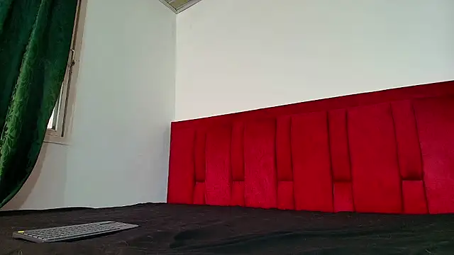 Emma Valencia 001 online show from February 1, 2026, 9:35 pm