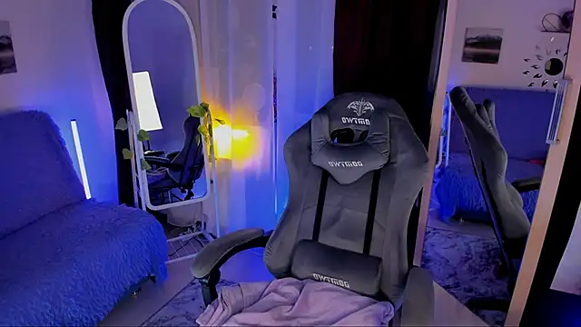 Snapshot of MissClairDeLune chatting on January 24, 2025, 5:11 pm MissClairDeLune online show from January 24, 2025, 5:11 pm