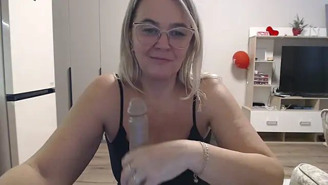 EleanoraDream online show from March 28, 2026, 6:13 am