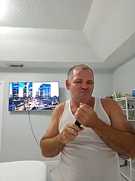 cubanitofeliz40 online show from April 8, 2026, 7:36 pm