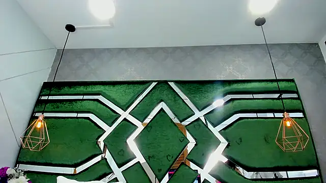 ThaliaCross online show from September 11, 2025, 8:09 pm