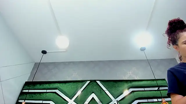 ThaliaCross online show from October 12, 2025, 12:04 pm