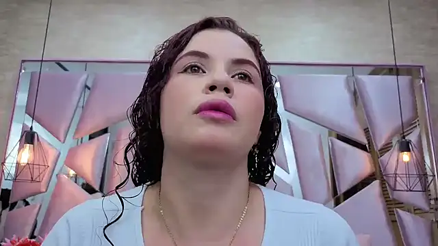 ThaliaCross online show from March 31, 2026, 7:14 pm