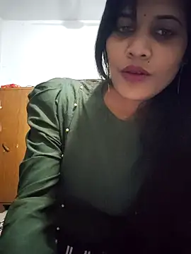 cute radhikaa online show from November 3, 2025, 6:31 pm