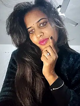 cute radhikaa online show from January 11, 2026, 10:48 pm