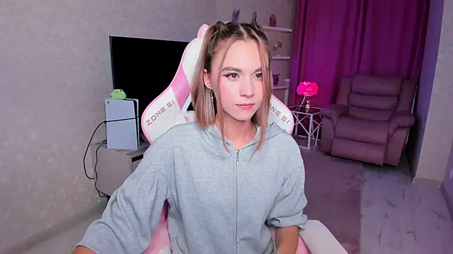 EllaCurtis online show from May 30, 2026, 6:05 pm