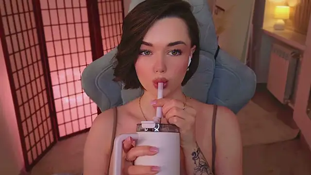 AvaFlower online show from March 6, 2026, 2:46 pm