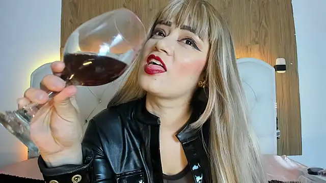 KristhalRasmussel online show from July 9, 2026, 7:51 pm