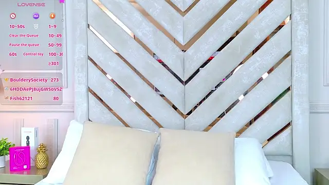 Agatha-Adams online show from October 6, 2025, 2:36 pm