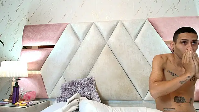 Zoelucas online show from March 2, 2026, 12:12 pm