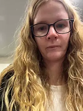 Bikergirl 97 online show from November 19, 2025, 11:54 am