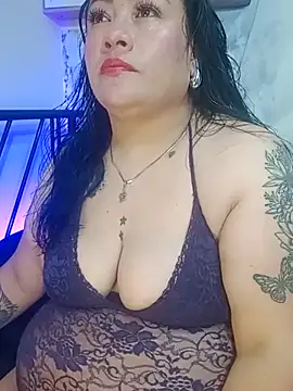 Snapshot of Clunita chatting on December 5, 2025, 9:51 am Clunita online show from December 5, 2025, 9:51 am