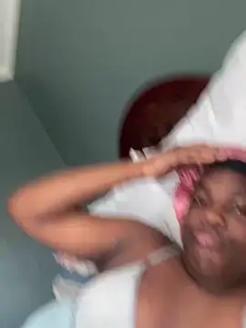 Snapshot of aphe_n0 chatting on October 5, 2025, 12:14 pm aphe n0 online show from October 5, 2025, 12:14 pm