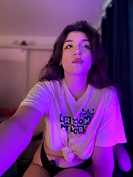 ScarletBloom  online show from September 29, 2025, 11:59 am