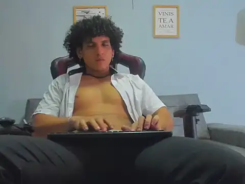 Xfire boy69 online show from September 9, 2025, 9:36 pm