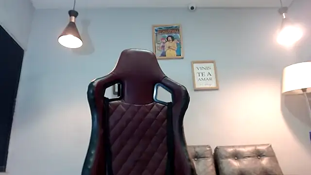 Xfire boy69 online show from November 17, 2025, 2:12 pm