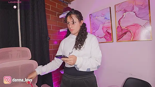 Dannaa Lovs online show from October 30, 2025, 5:13 pm