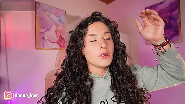 Dannaa Lovs online show from February 13, 2026, 2:02 pm