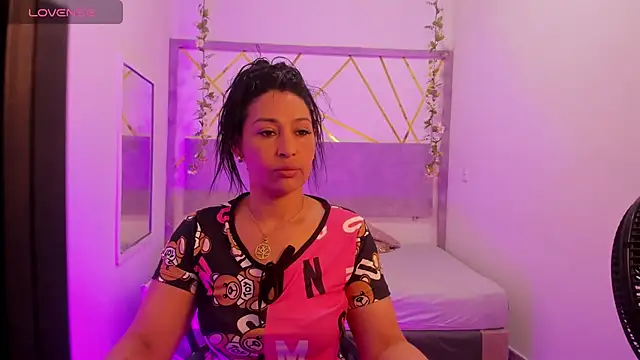 Snapshot of IvyShine7 chatting on December 1, 2025, 6:57 pm IvyShine7 online show from December 1, 2025, 6:57 pm