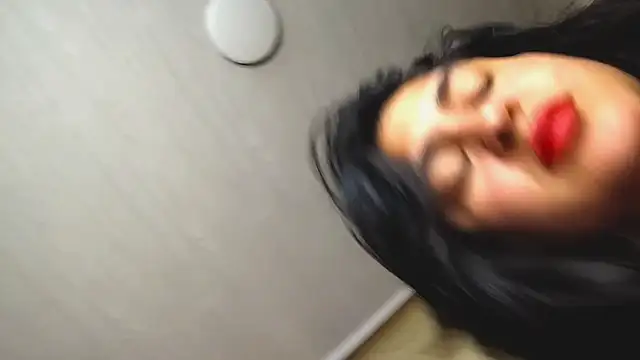 EmilyNoir1 online show from September 19, 2025, 10:21 pm