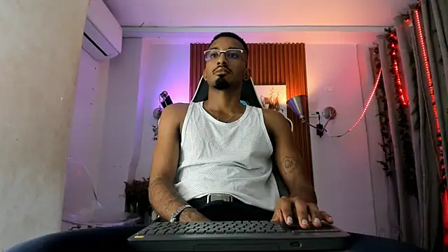 Darwin mayo online show from November 24, 2025, 5:23 pm